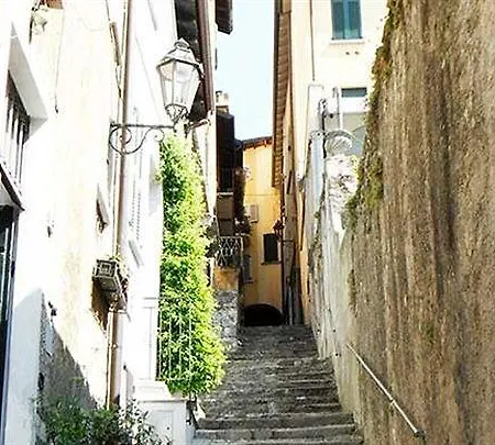 Montecodeno Szálloda Varenna